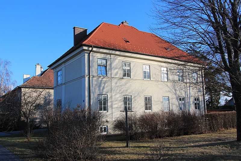 File:Neurißhof 2919.jpg