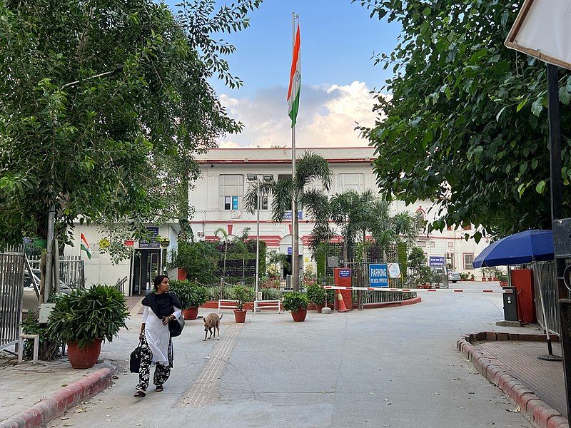 File:Patiala House Courts.jpg