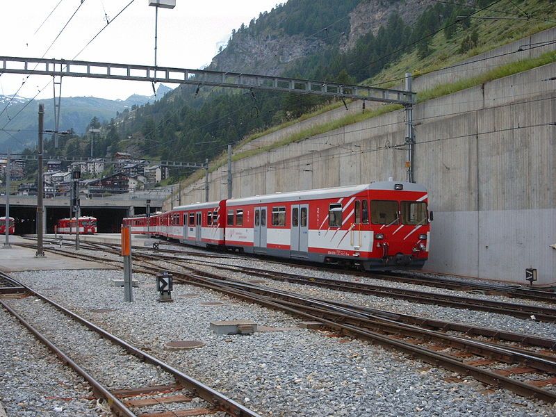 File:Pendelzug Zermatt 21.07.2004.jpg