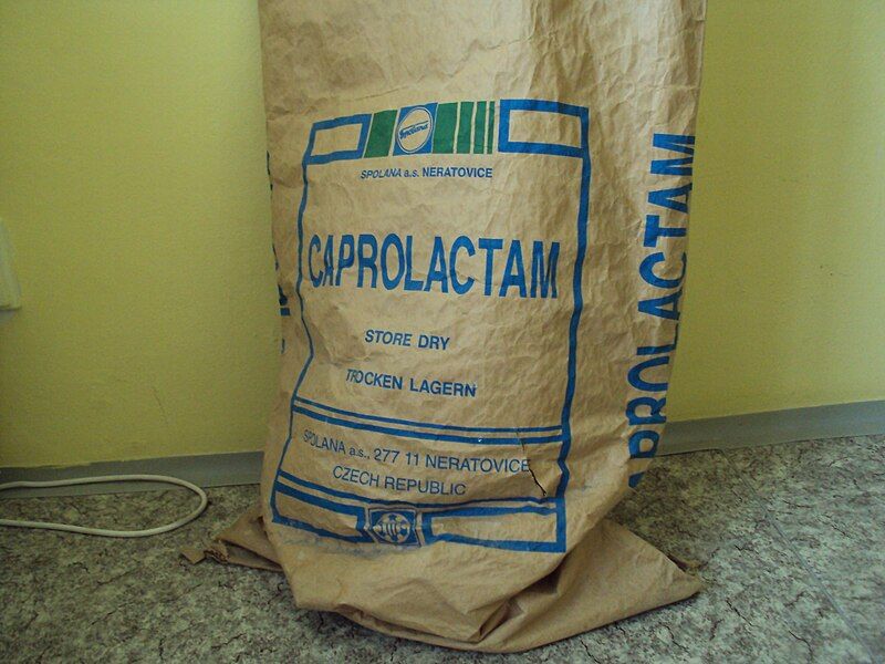 File:Pytel na Caprolactam.jpg