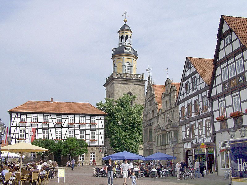 File:Rinteln Marktplatz.jpg