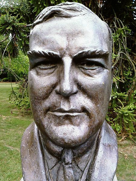 File:Robert Menzies bust.jpg