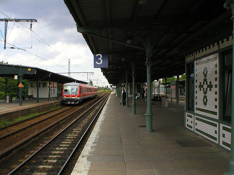 File:S-Bahn Berlin Schöneweide.JPG