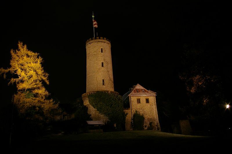 File:Sparrenburg Bielefeld.jpg