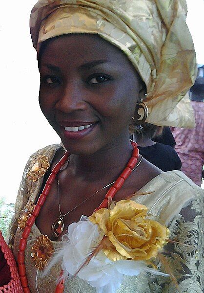 File:Uniben-Jeune fille isoko.jpg