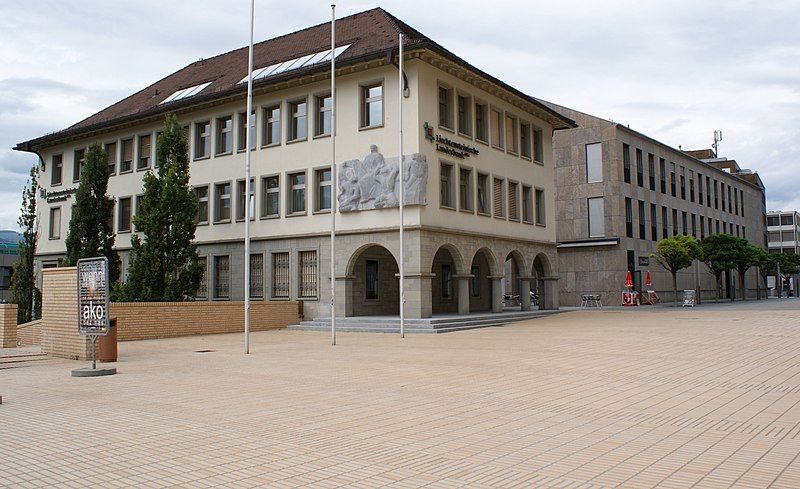 File:Vaduz-Landesbank Liechtenstein LLB-03ASD.jpg