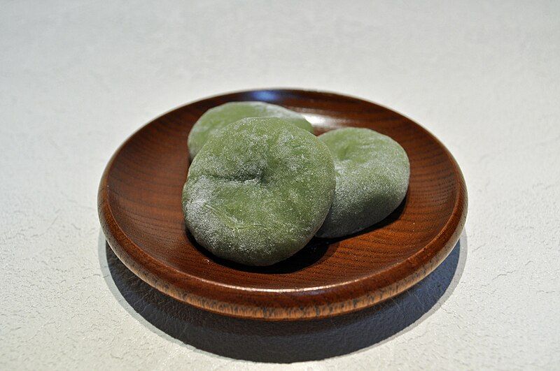 File:Yomogi daifuku.jpg