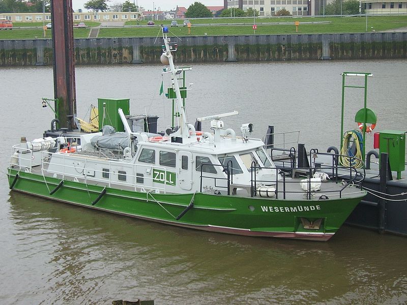 File:Zollboot Wesermuende.jpg