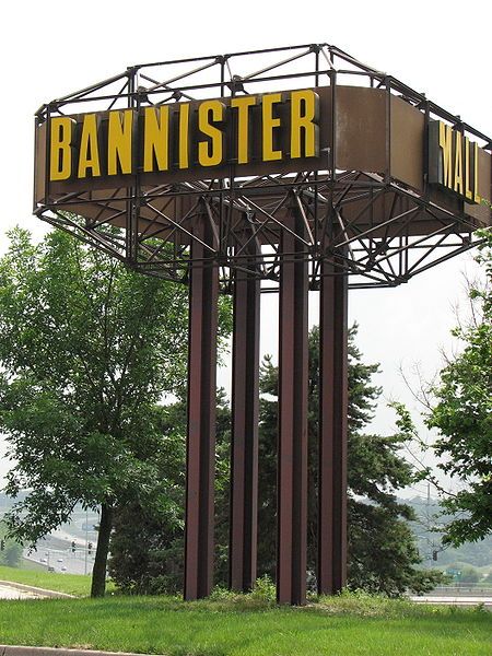 File:Bannistermallsign.jpg