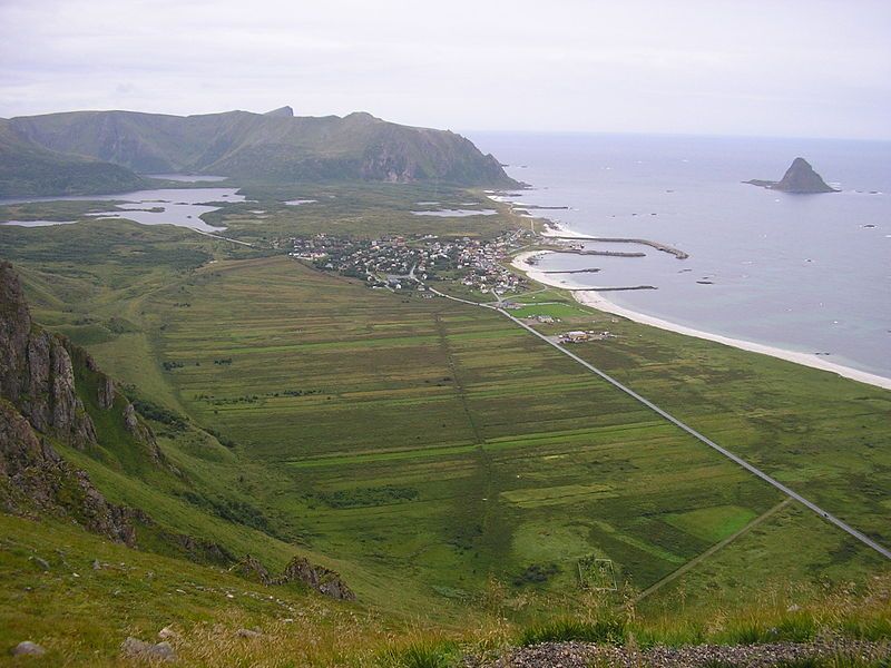 File:BleikRaisedBeach&Platform.JPG