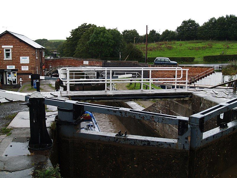 File:Bunbury Locks, Cheshire.jpg