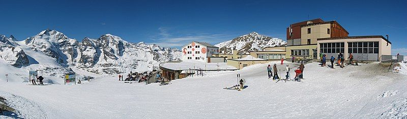 File:CH Diavolezza Hut.jpg