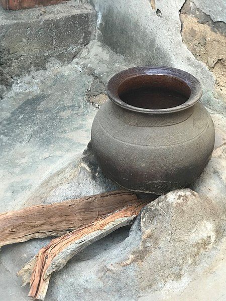 File:Clay pot 2.jpg