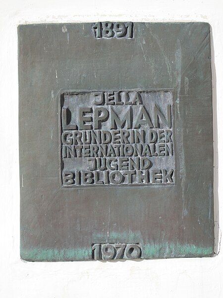 File:Gedenktafel Jella Lepman.jpg