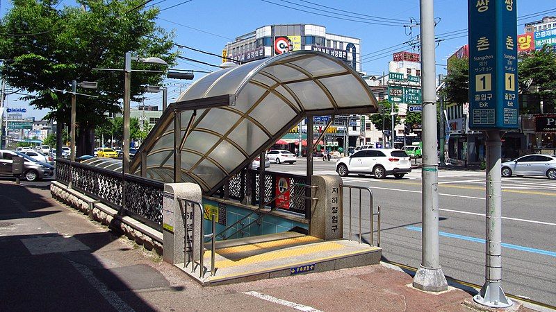 File:Gwangju-metro-111-Ssangchon-station-entrance-1-20190522-110342.jpg