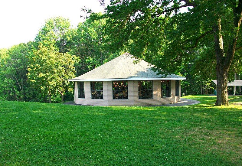 File:Highland Park Carousel.jpg