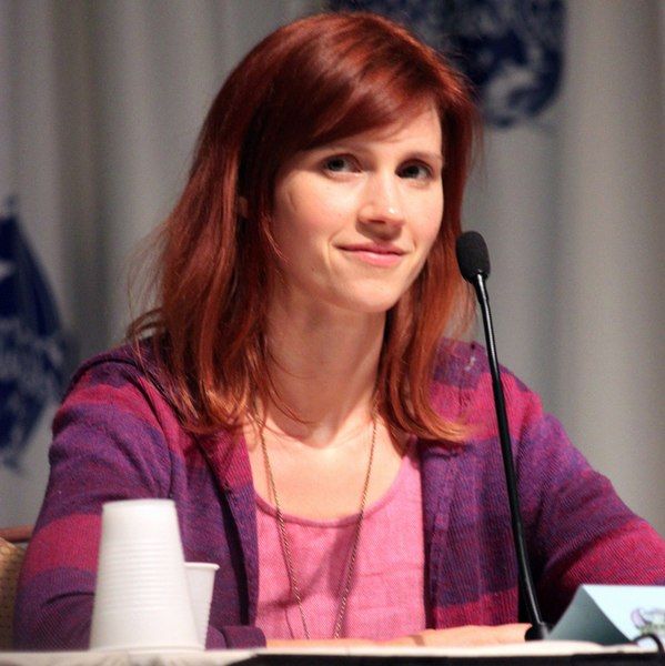 File:Julie McNiven 2011.jpg