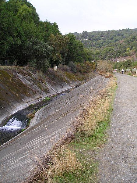 File:LosGatosCreekTrailAndCreekWaterfallOct07.jpg