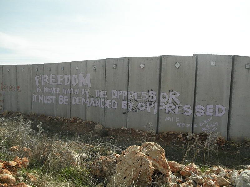 File:MLK in Ni'lin.JPG