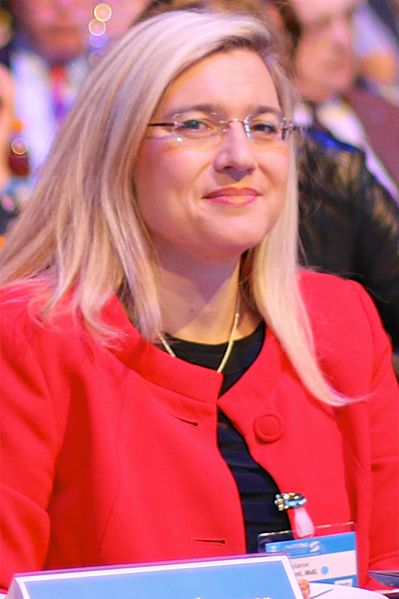 File:Melanie Huml 2015.jpg