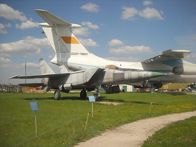 File:MiG 25.jpg