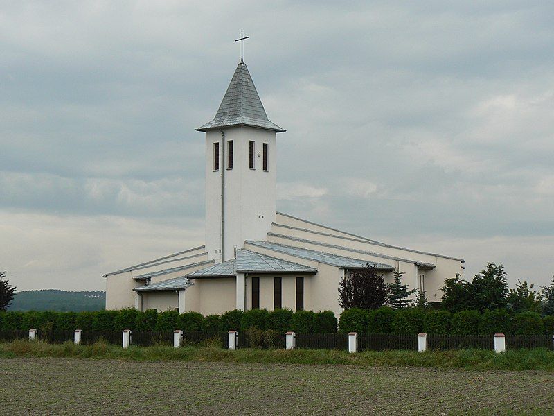 File:Podmokle Wielkie Church.jpg