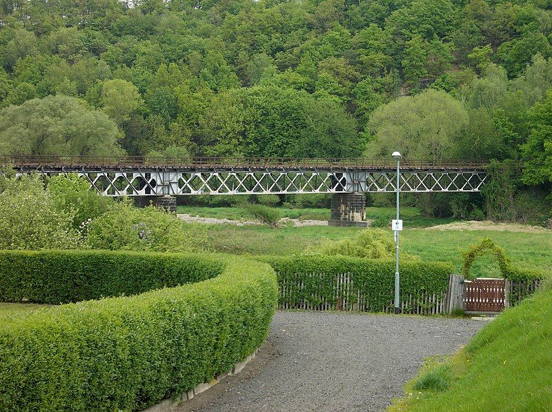 File:RochlitzBahnbrücke1.JPG