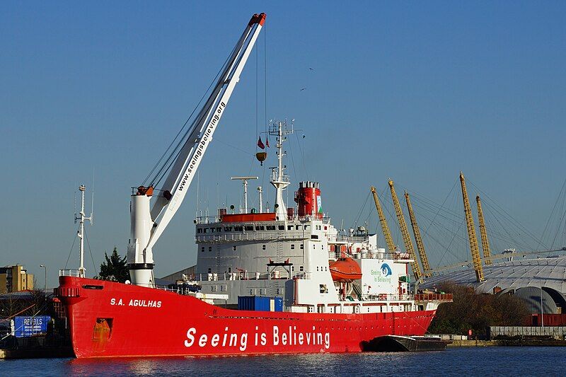 File:S.A. Agulhas.jpg