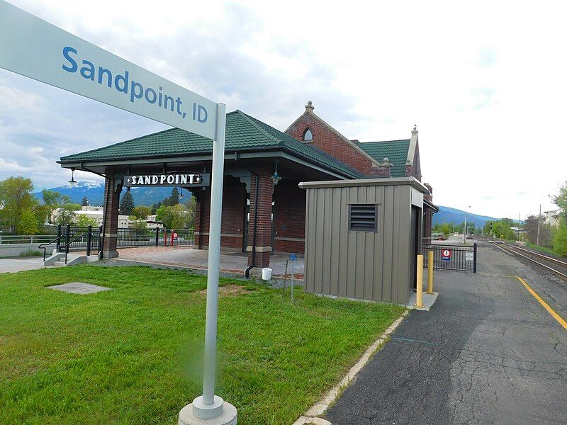 File:Sandpoint station.jpg