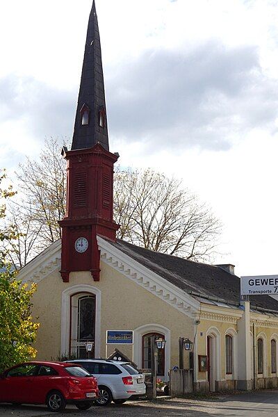 File:Schloeglmuehl Werkskirche.jpg