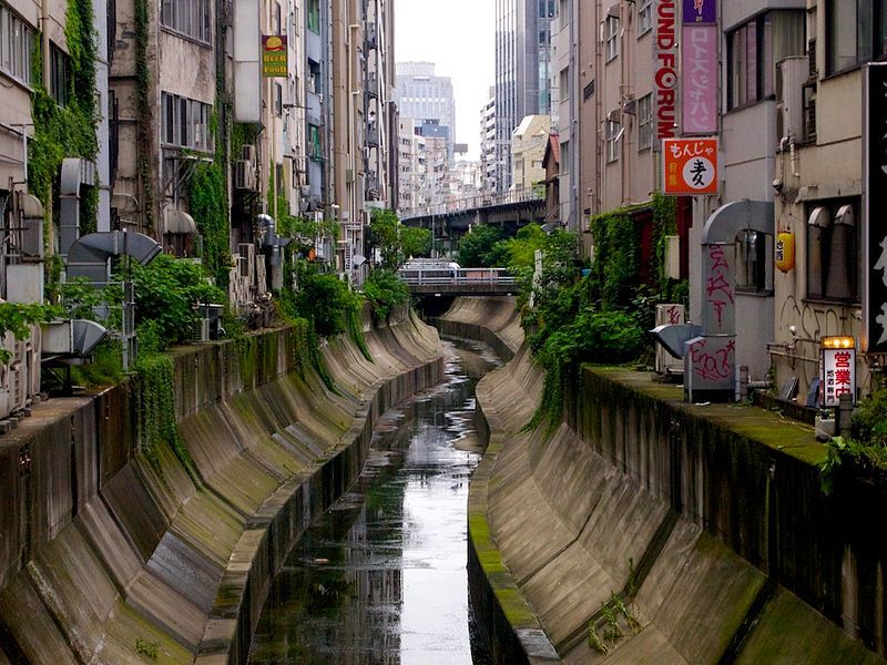 File:Shibuya River 01.jpg