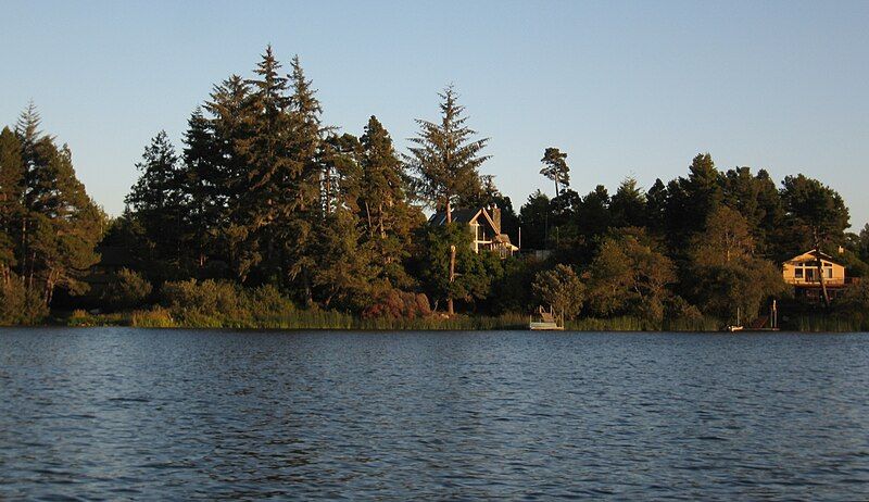 File:Sutton Lake (4997684210).jpg