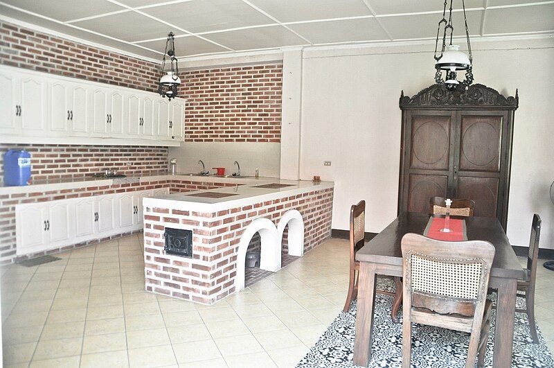 File:Syquia Mansion Kitchen.jpg