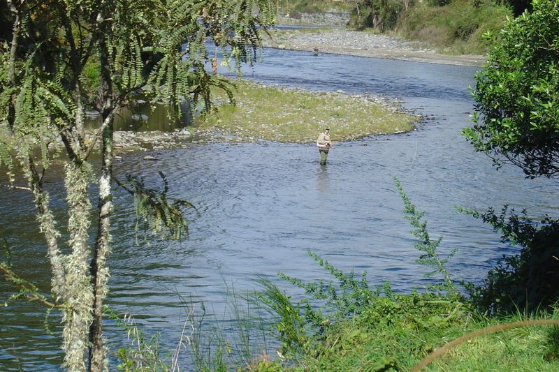 File:Tongariro River (2).JPG