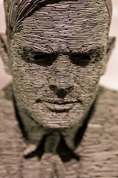 File:Turing-statue-Bletchley 02.jpg