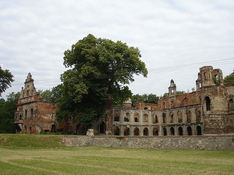 File:Tworków ruins.jpg