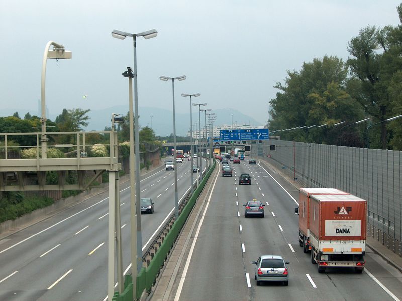 File:A22 Kaisermuehlen.JPG