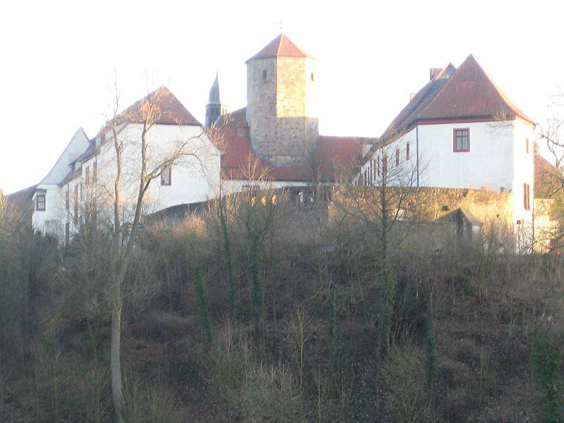 File:BadIburgSchloss.jpg