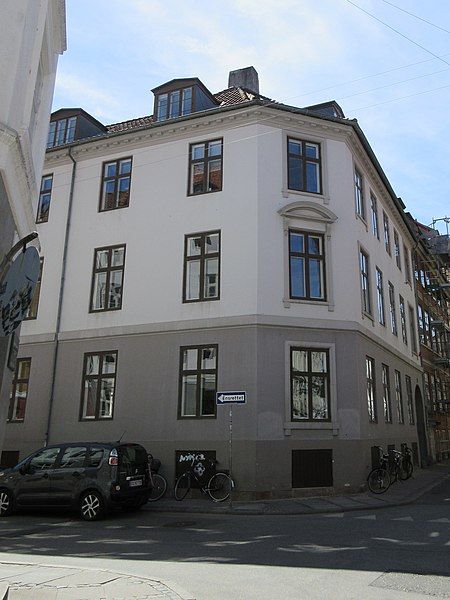 File:Brolæggerstræde 9 (Copenhagen).jpg