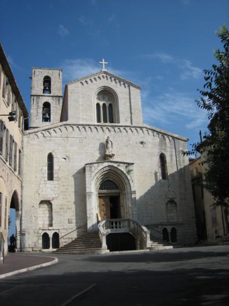 File:Cathedral Grasse 1.jpg