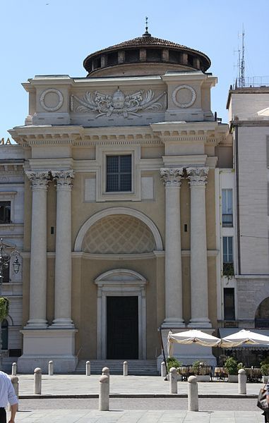 File:Chiesa San Pietro.JPG