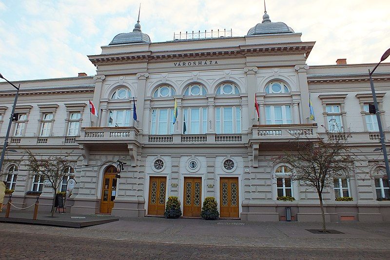 File:City hall Szolnok.jpg