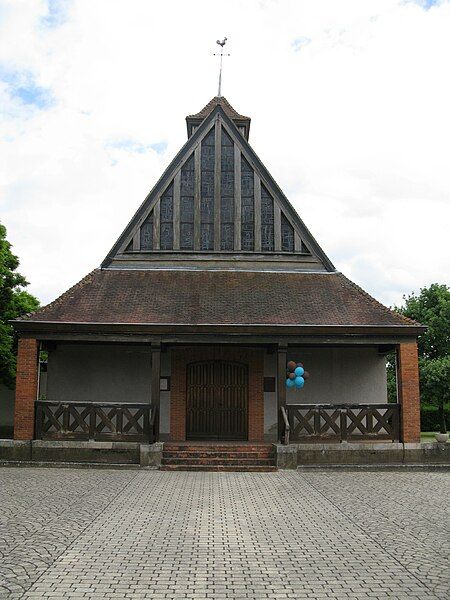 File:F-45600-Saint-Père-sur-Loire-L'église.JPG