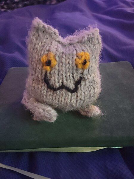 File:Handmade knitted cat.jpg