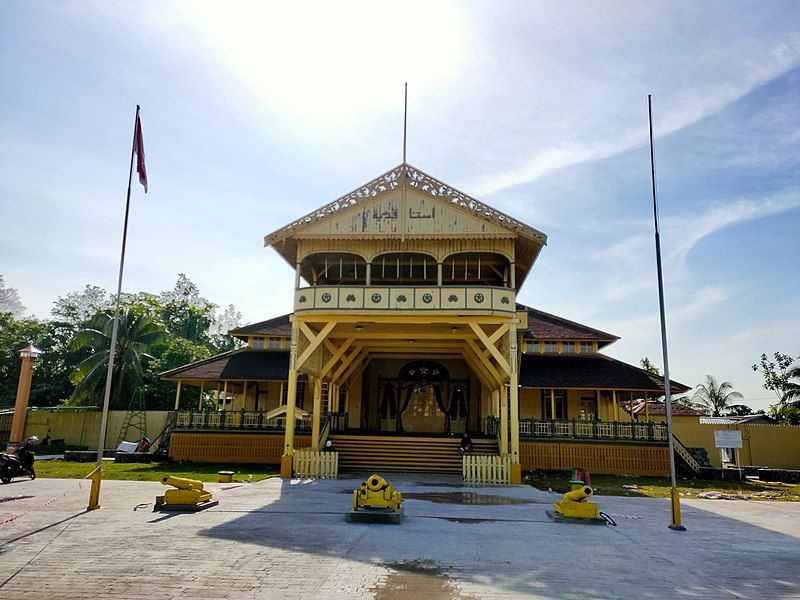 File:Istana Kadriyah Pontianak.jpg