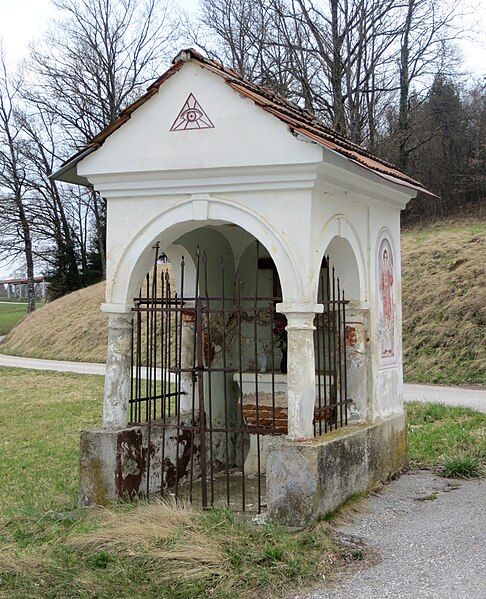 File:Kremenica Slovenia shrine.JPG