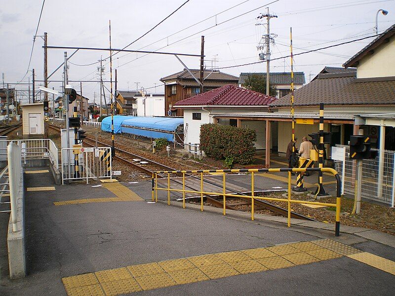 File:MT-Kitashinkawa Station-Crossing.jpg