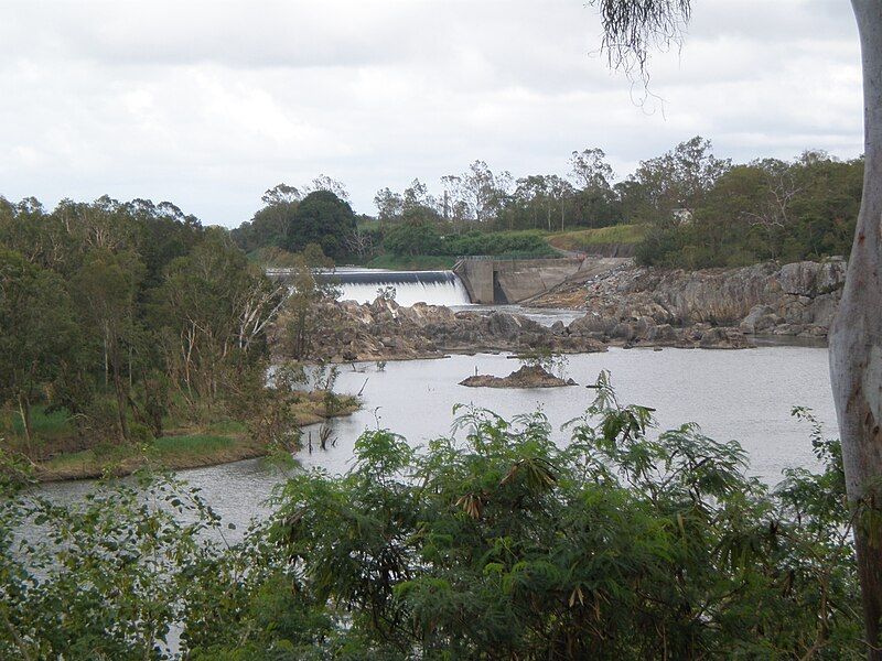 File:Mackay Weir Upstream.JPG