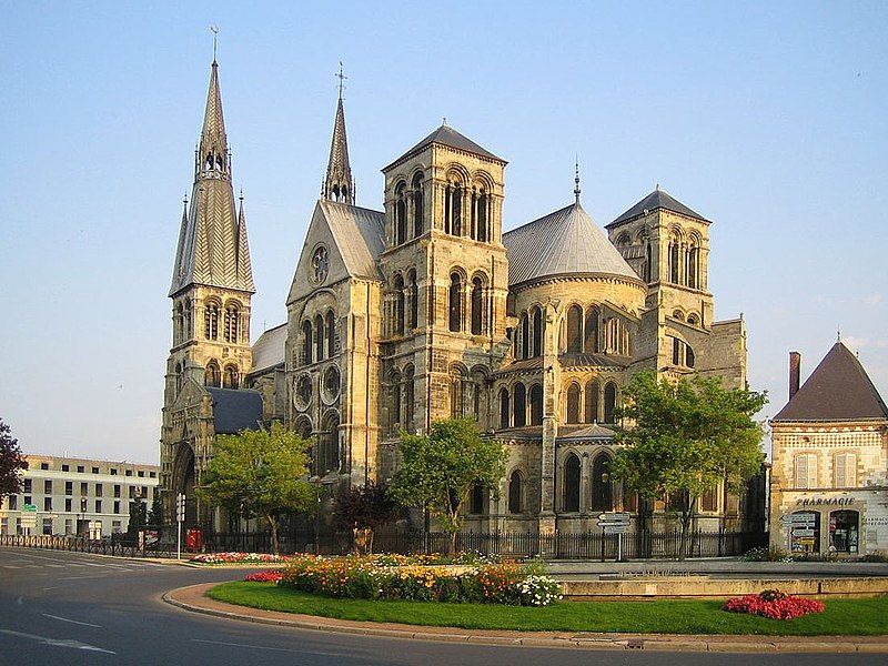 File:Notredamedevaux-chevet.jpg