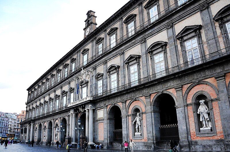 File:PalazzoRealeNapoli0878.jpg